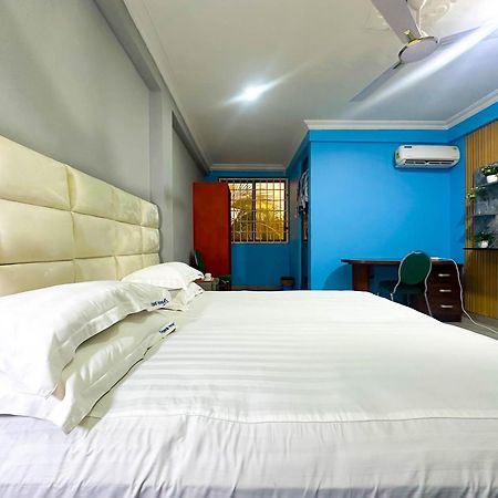 Triple Hill Hotel Weija Bagian luar foto