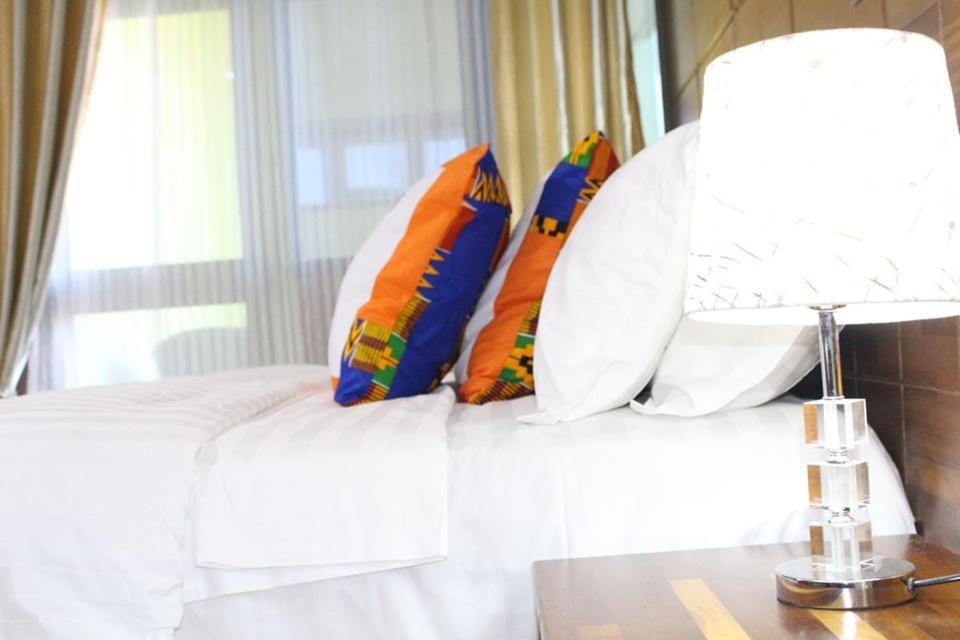 Triple Hill Hotel Weija Bagian luar foto