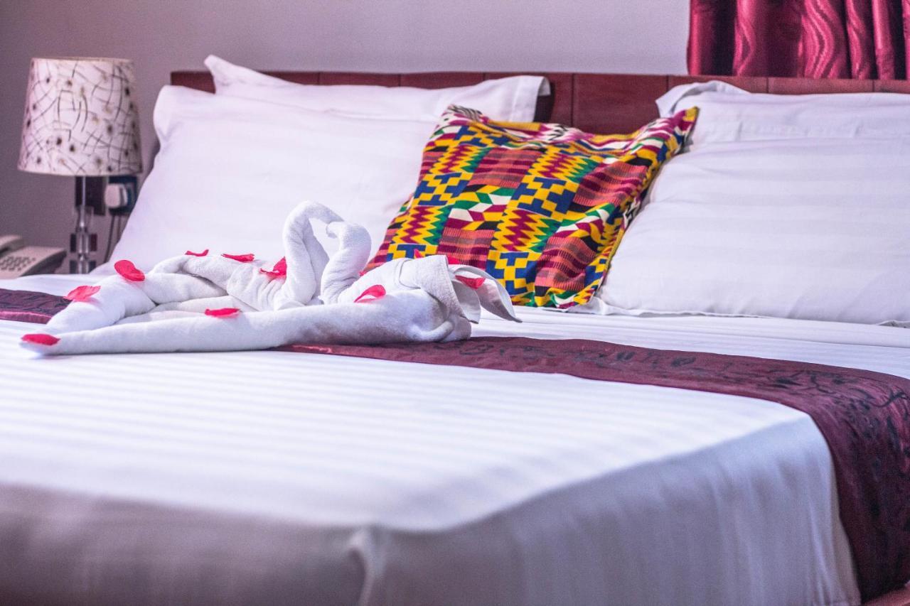 Triple Hill Hotel Weija Bagian luar foto