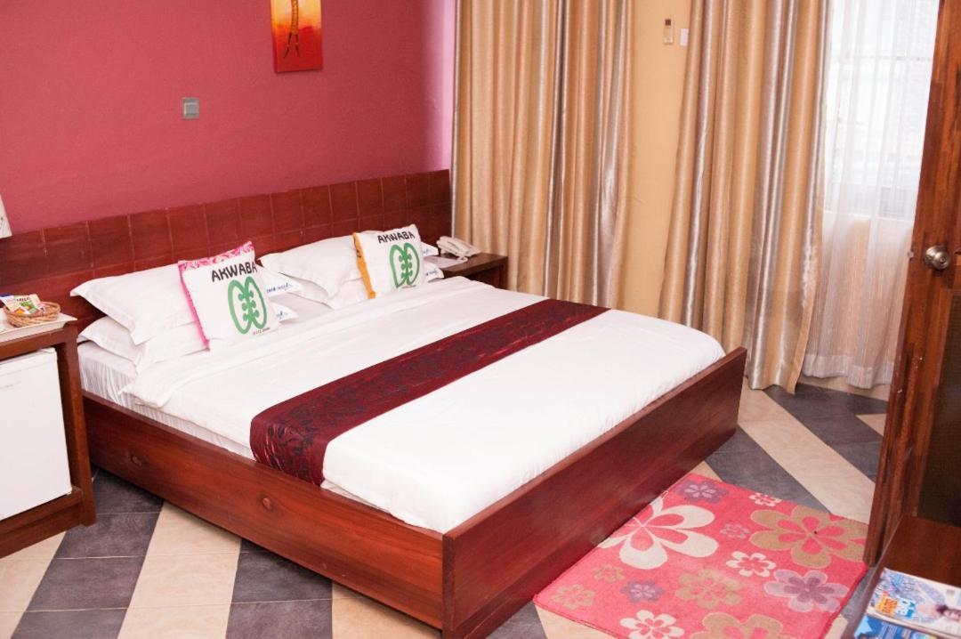Triple Hill Hotel Weija Bagian luar foto