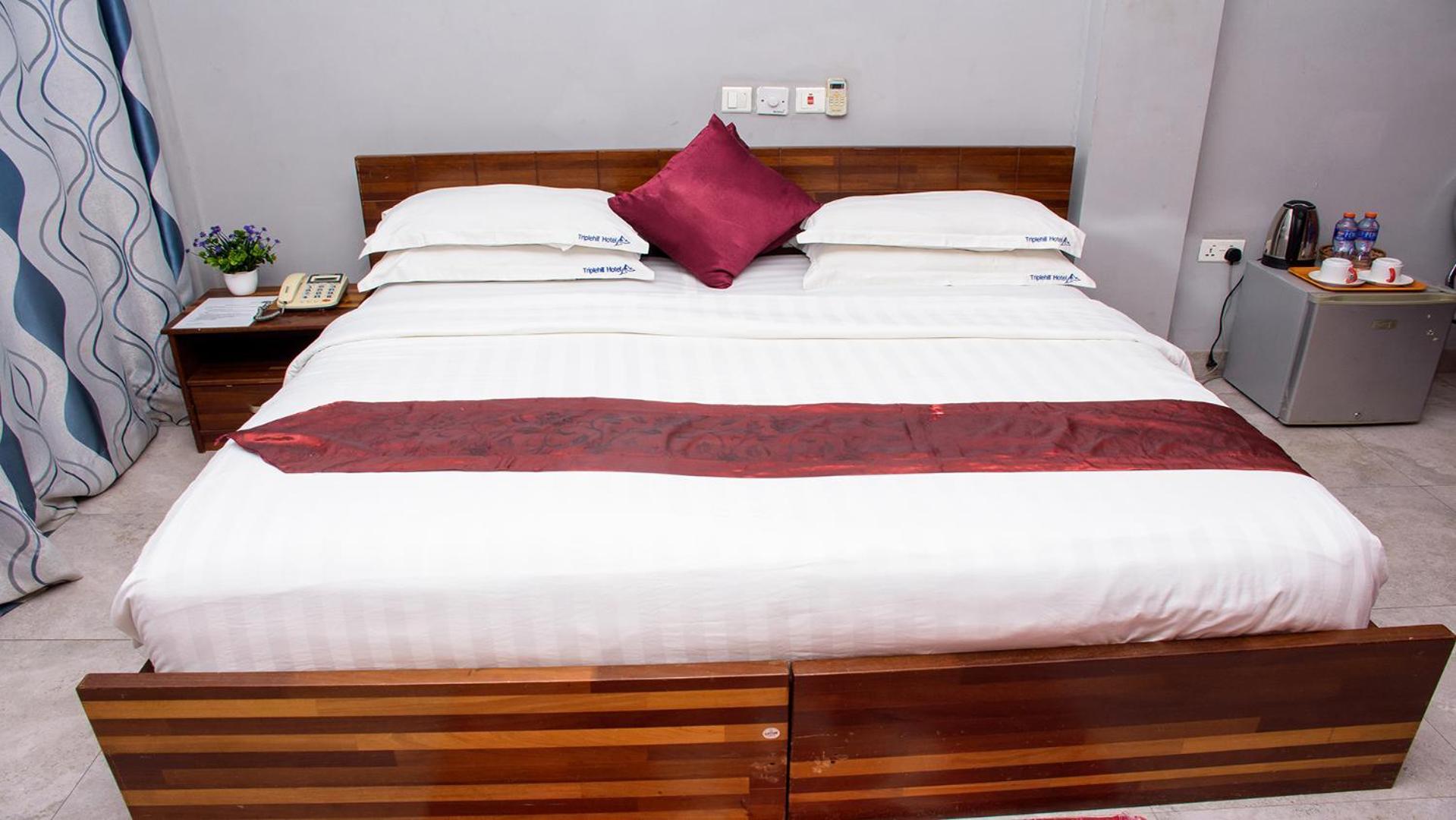Triple Hill Hotel Weija Bagian luar foto