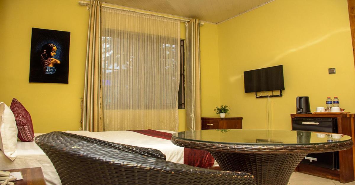 Triple Hill Hotel Weija Bagian luar foto
