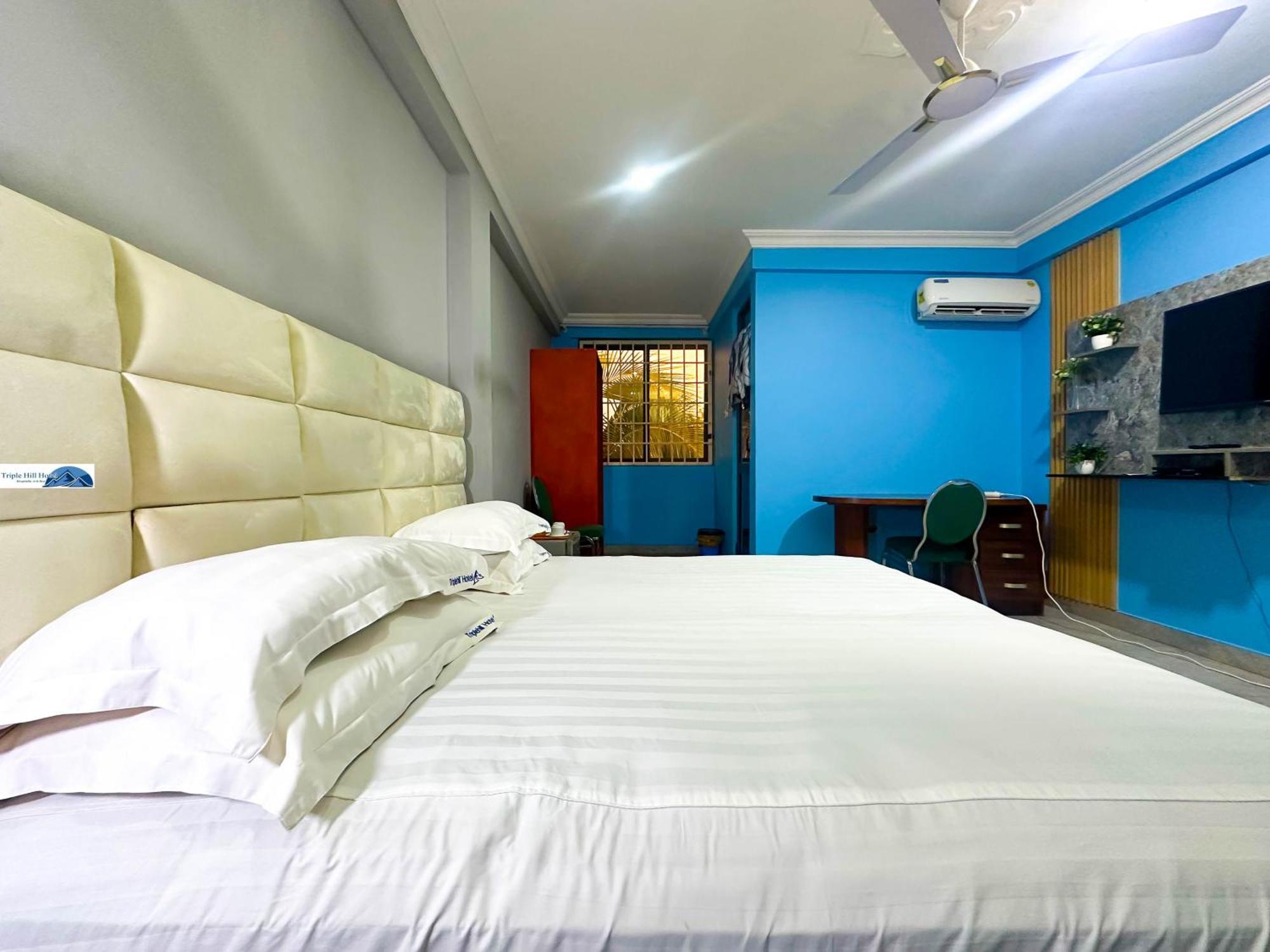 Triple Hill Hotel Weija Bagian luar foto