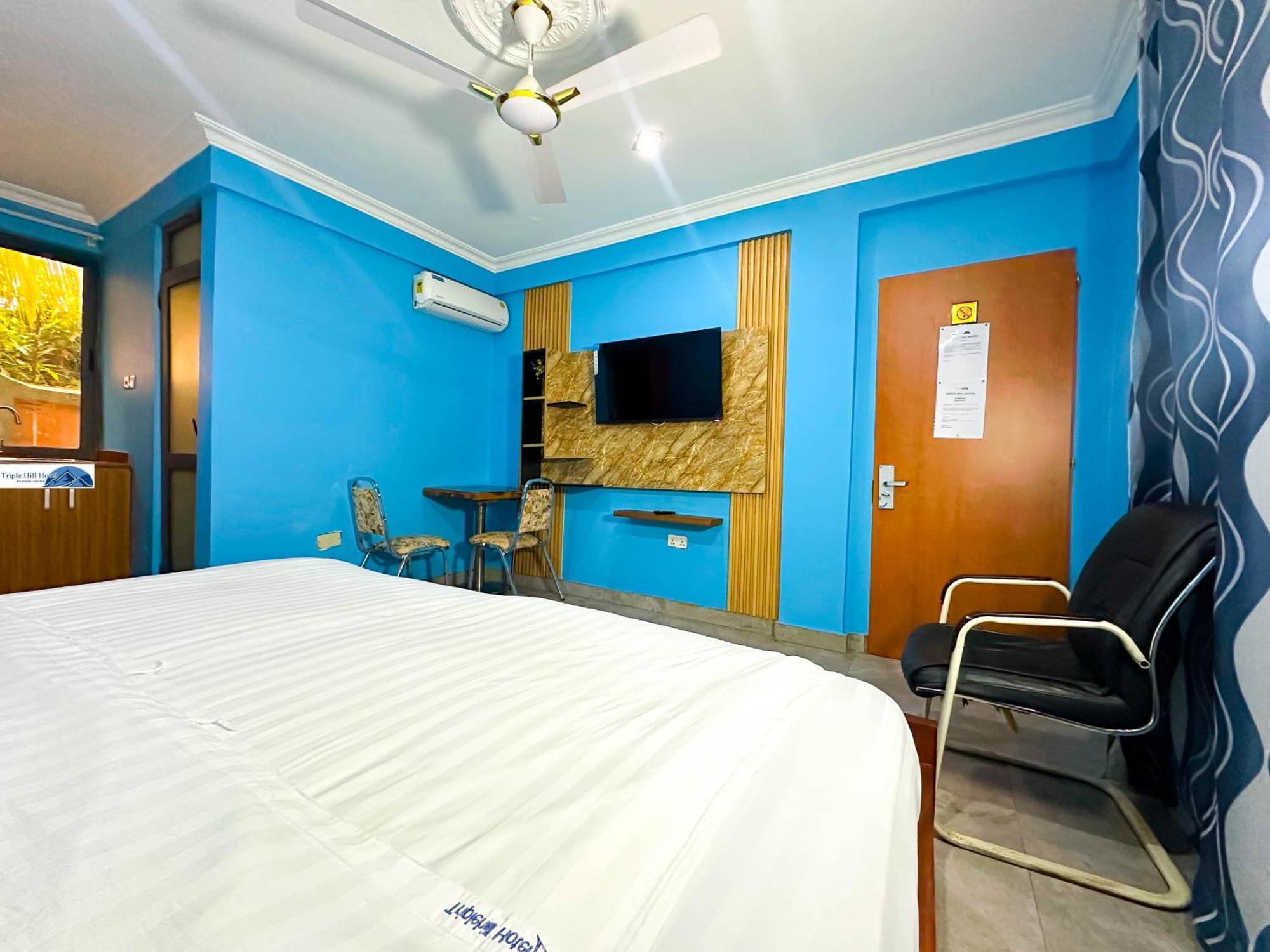 Triple Hill Hotel Weija Bagian luar foto