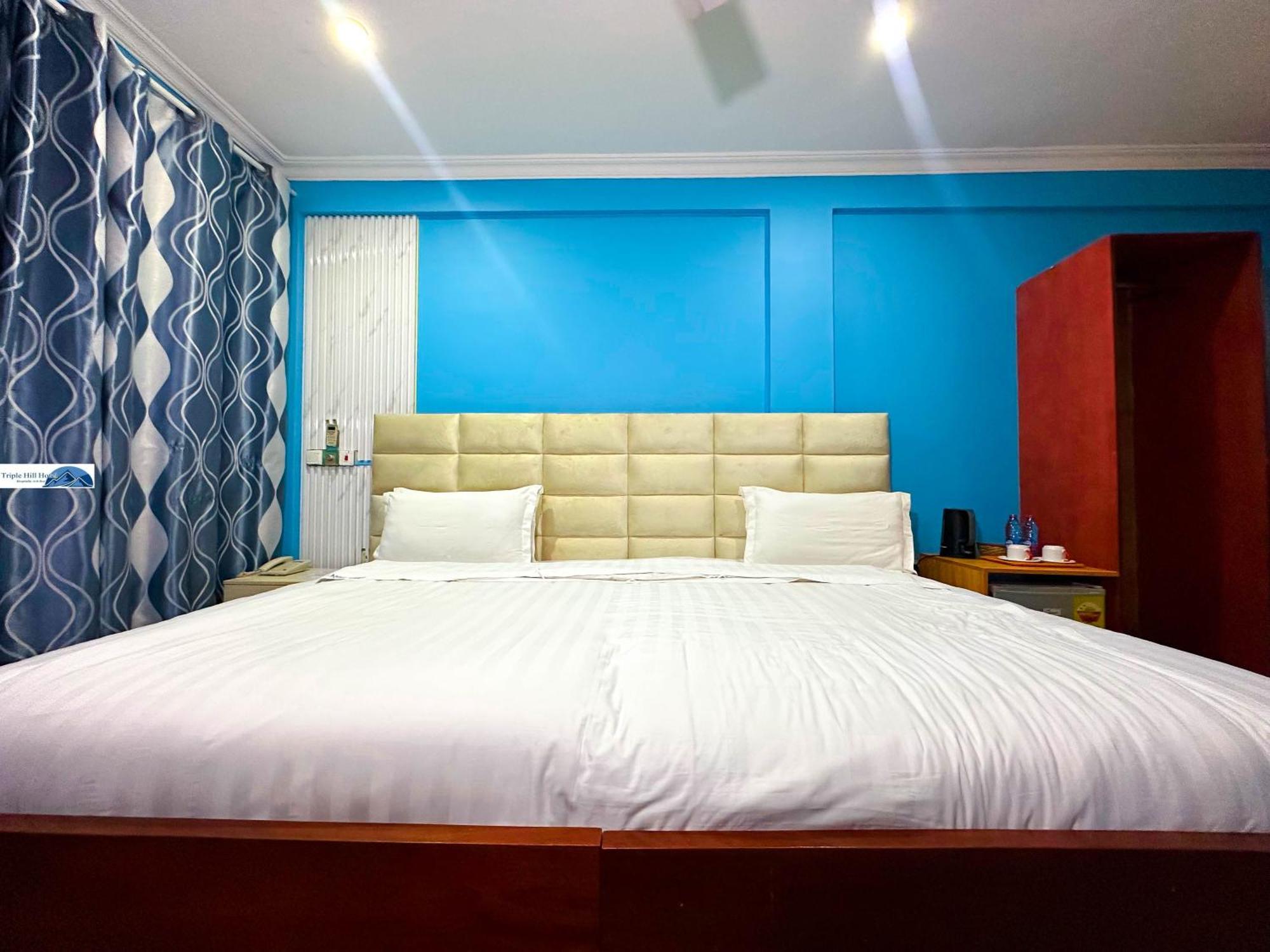 Triple Hill Hotel Weija Bagian luar foto