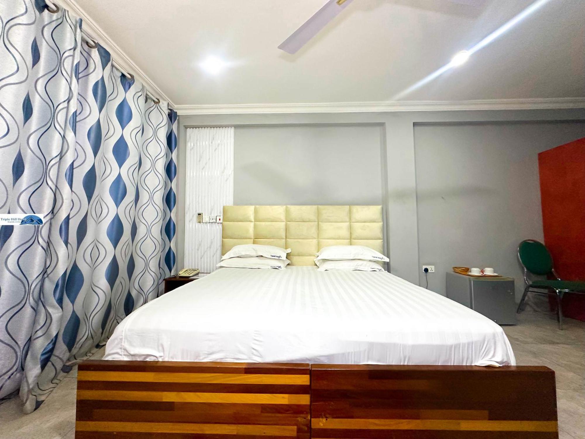 Triple Hill Hotel Weija Bagian luar foto