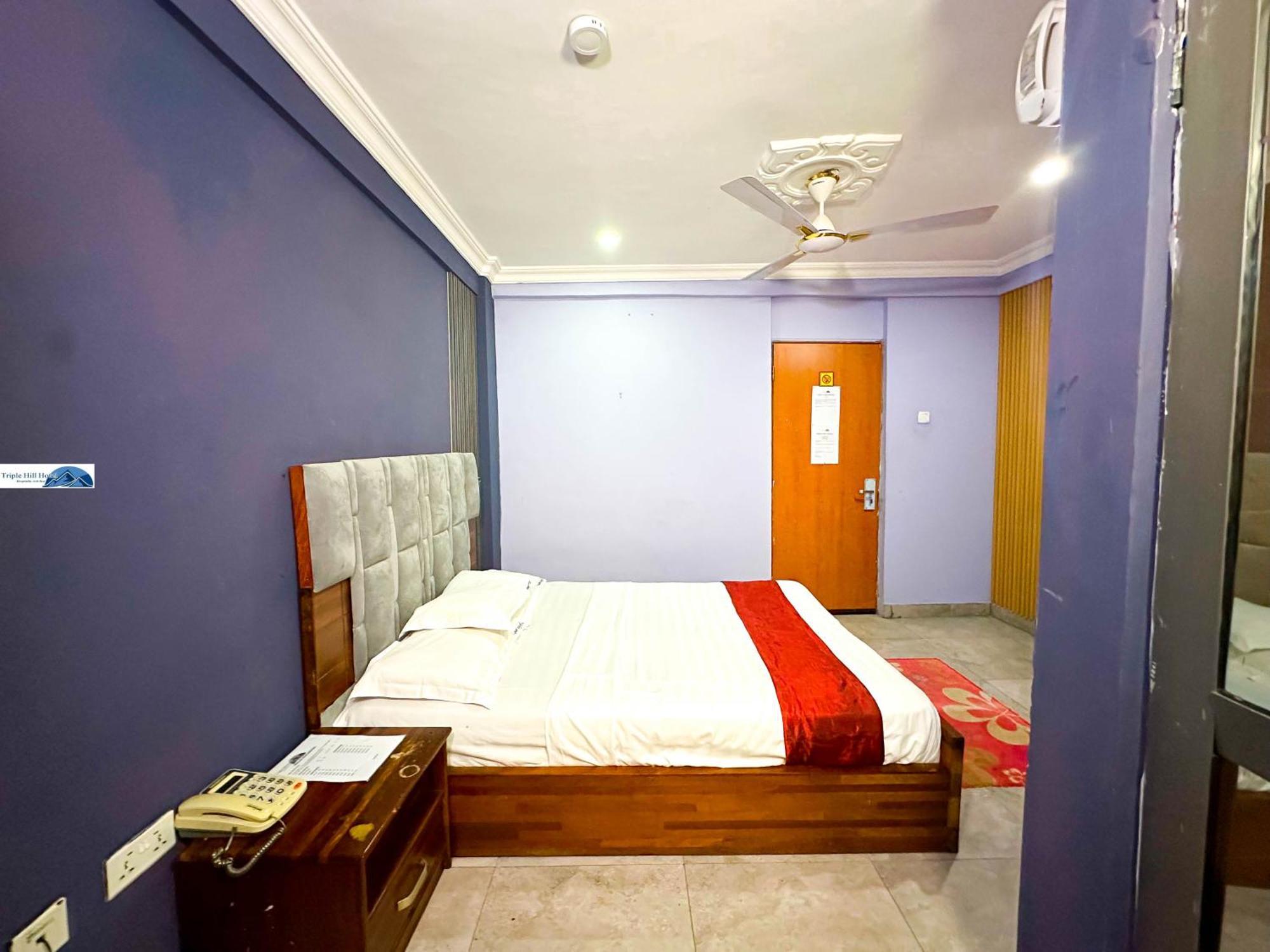 Triple Hill Hotel Weija Bagian luar foto